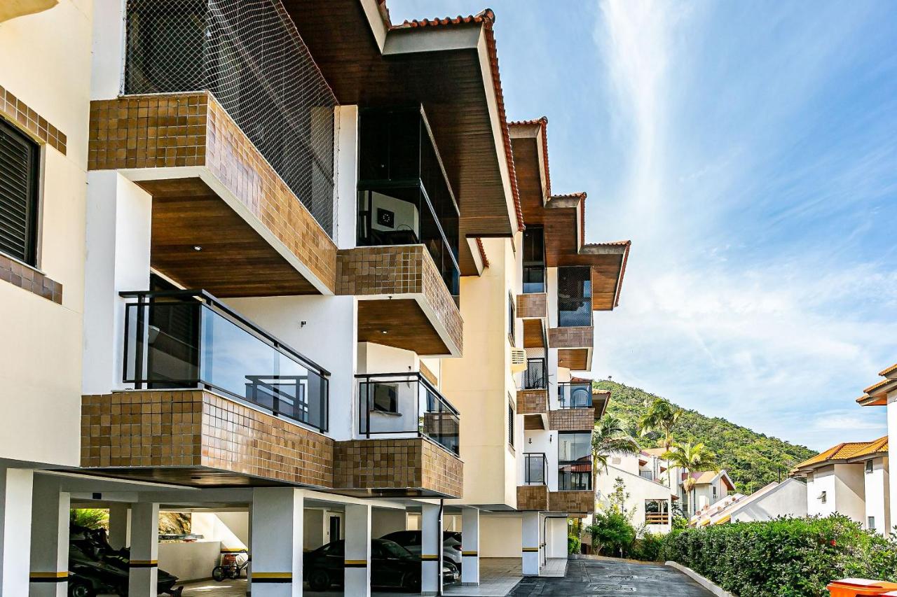 Apto com sacada e churrasq 260m Praia Brava COI302 - B&B