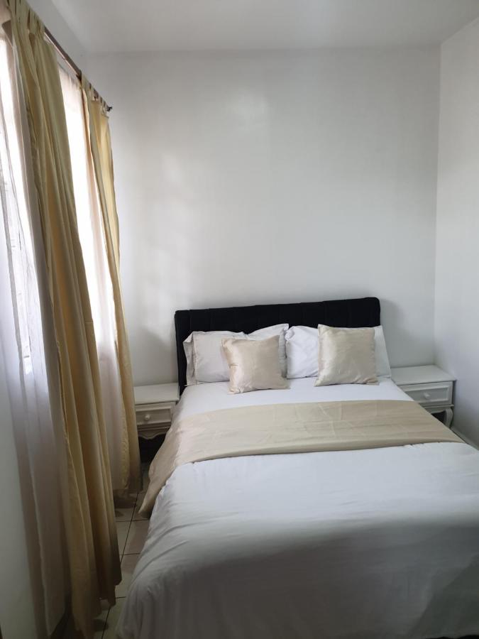 B&B Nairobi - Lovely 2 and 1 bedroom guest units Karen - Bed and Breakfast Nairobi