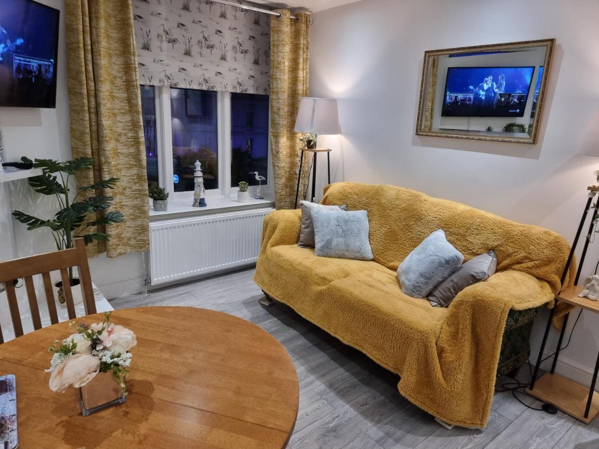 3 Minute Walk to Beach - Couldn't be much closer to sea - Bed and Breakfast Bournemouth