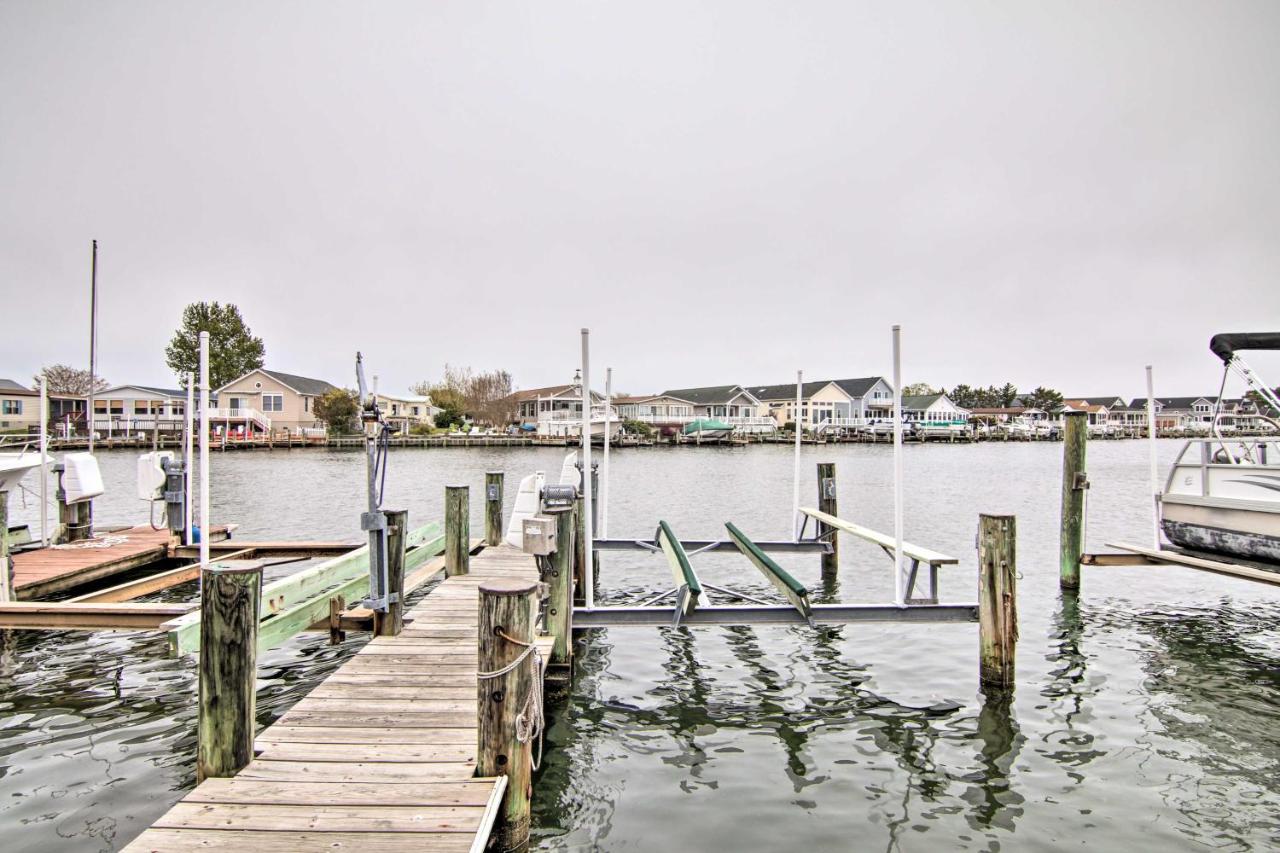 Walk to Maryland Beach Canal-Front Escape with Dock - Chambres d’hôtes Ocean City
