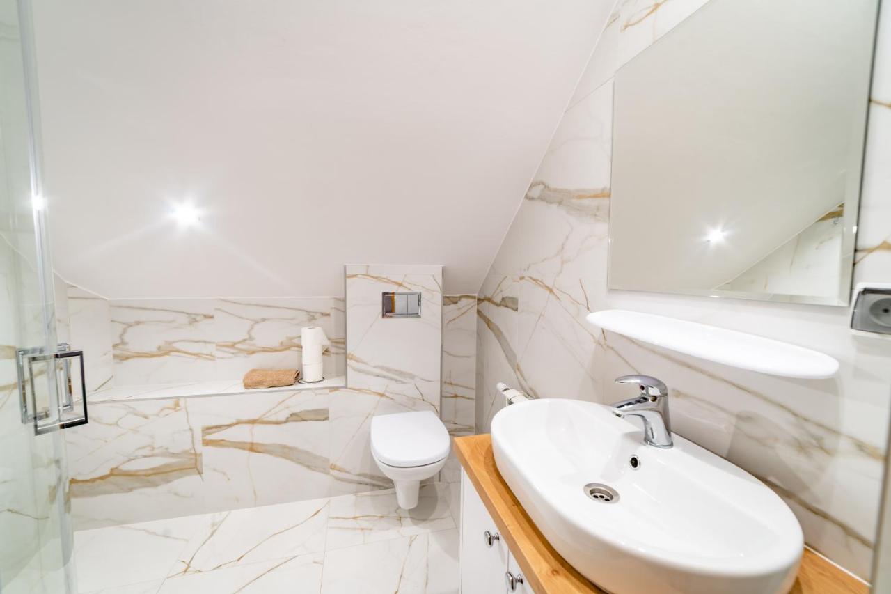 Camera Matrimoniale con Vista Lago e Bagno Privato Esterno