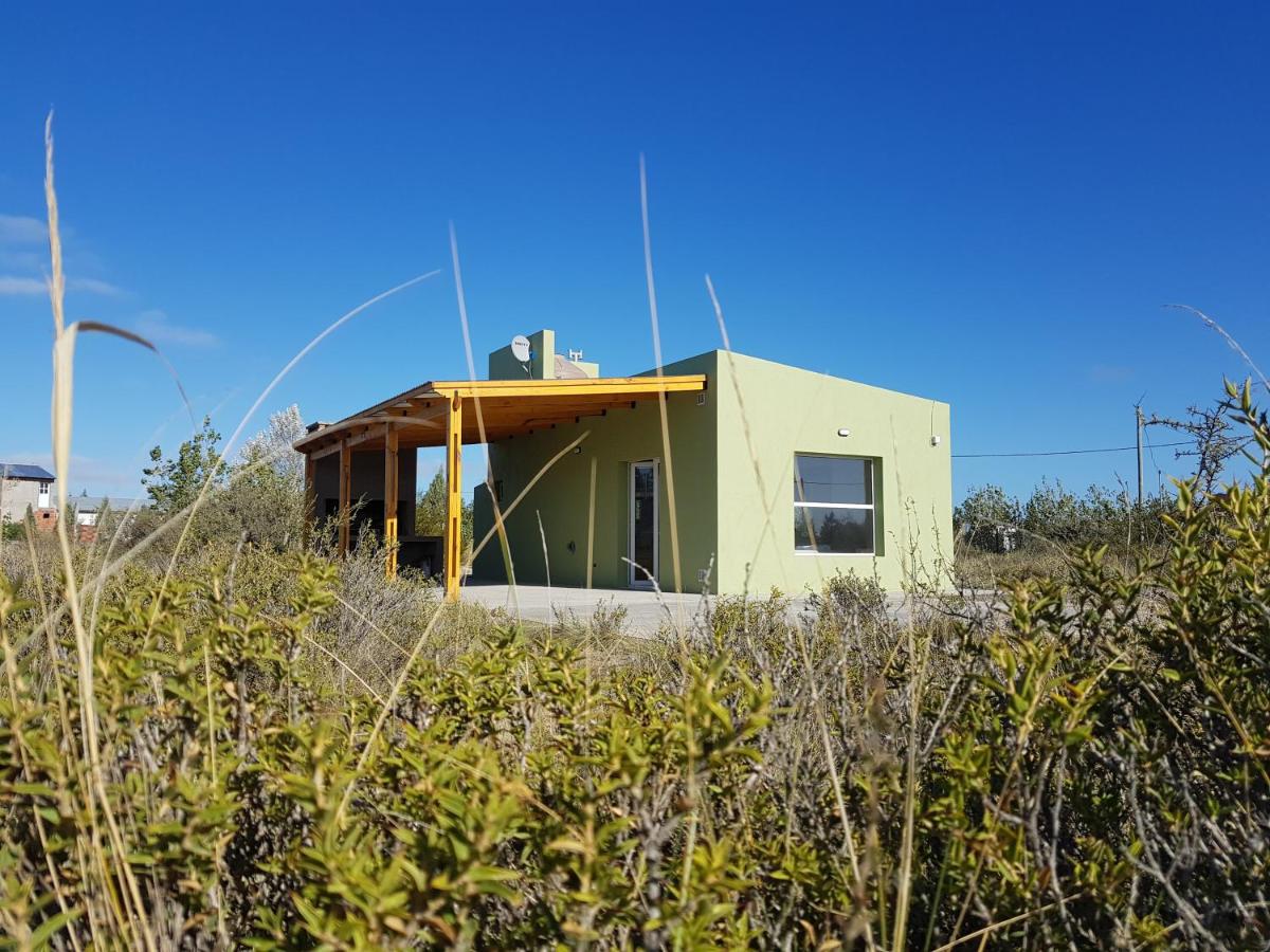 Coralillos - complejo de cabañas con parrillas, patio y estacionamiento cubierto - Bed and Breakfast