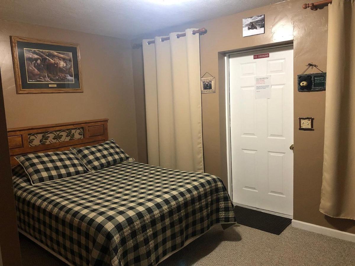 Queen Room with Mountain View