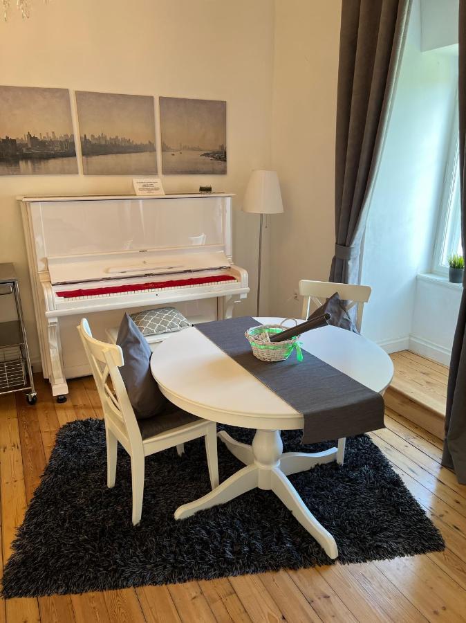 Bluethner Apartment