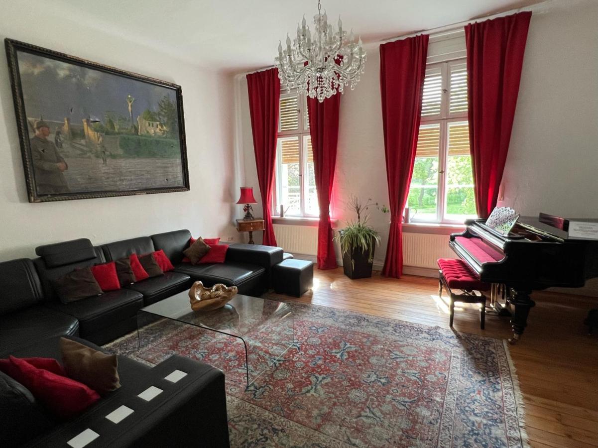 Boesendorfer Apartment