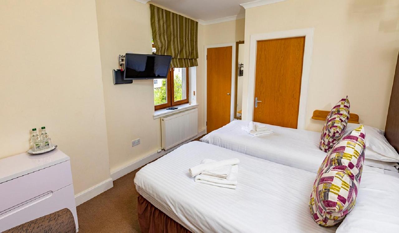Twin Room with Private Bathroom