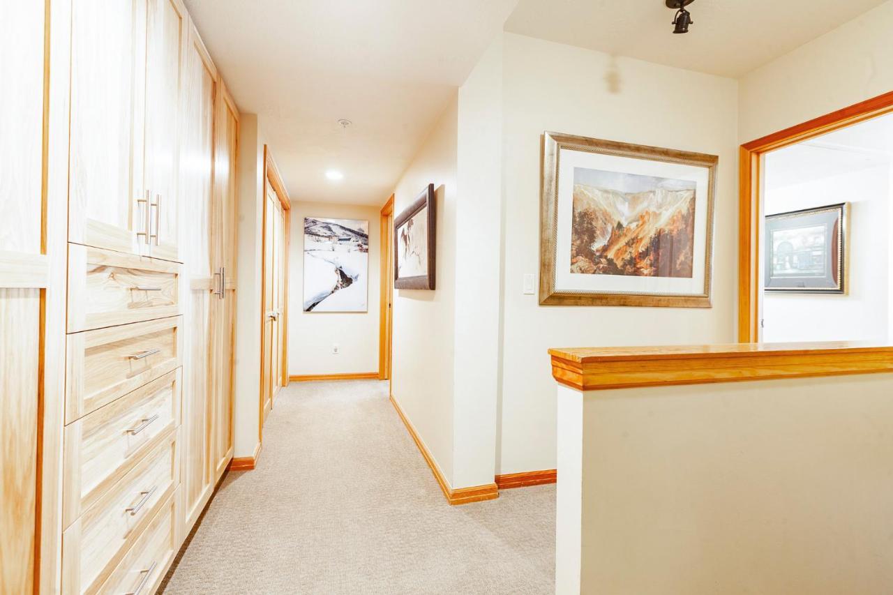 2 Bedroom Condominium with Spa #210