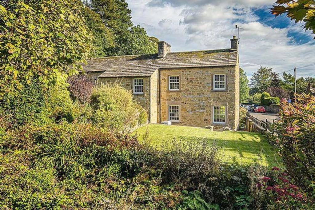 The Aubrey - a gorgeous converted 17th Century Grade II listed bolthole in Bakewell - Chambres d’hôtes