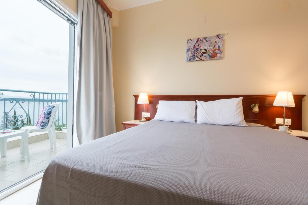 Kamer met Queensize Bed en Uitzicht op Zee