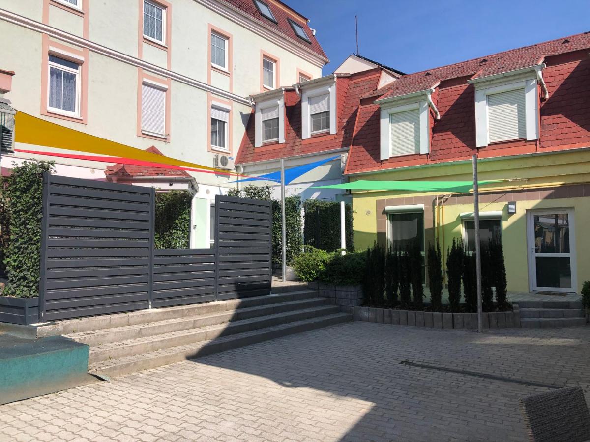 La Bella Centrum Apartmanok Kék Zöld - B&B