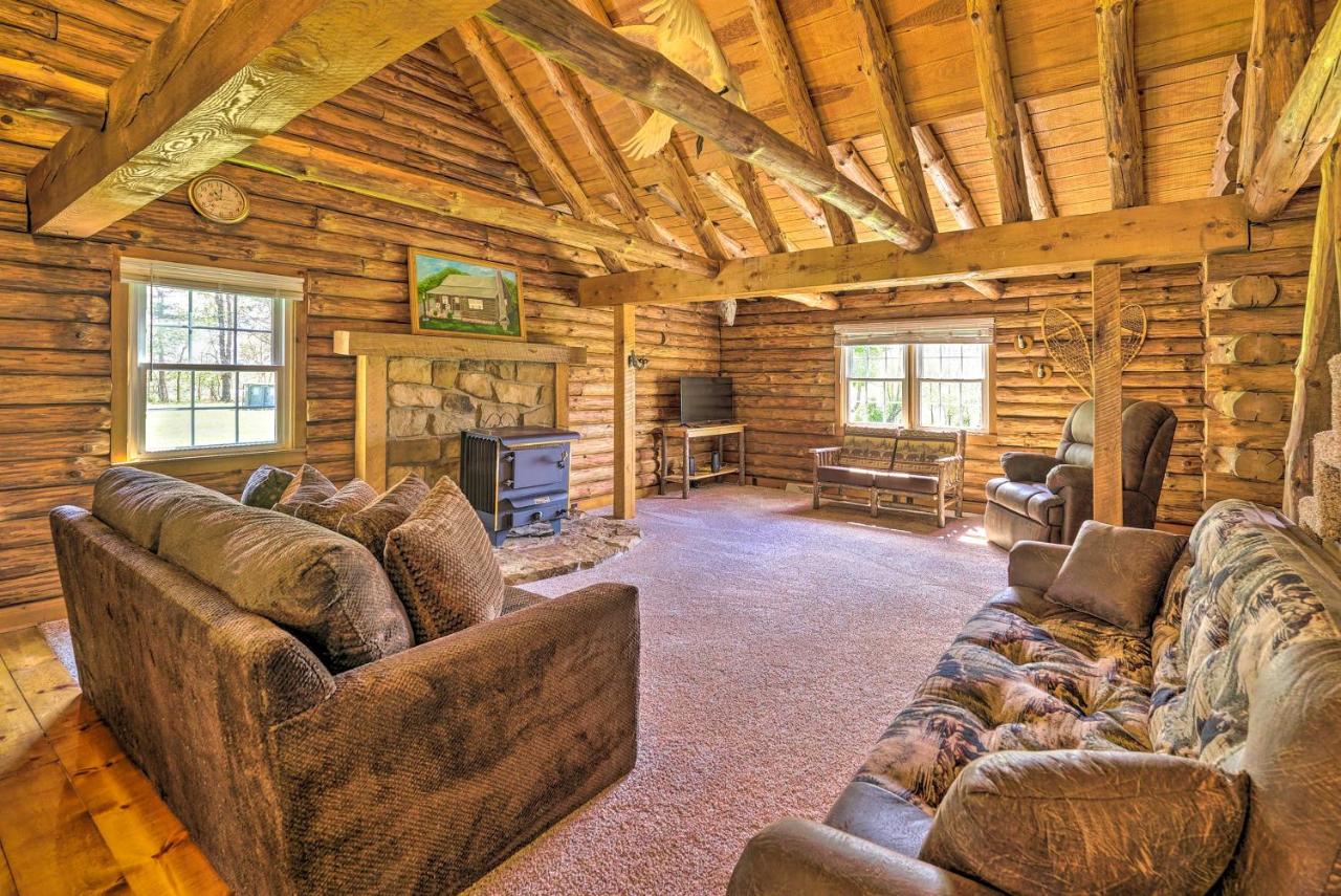 Rustic Zanesville Getaway with Expansive Yard! - B&B