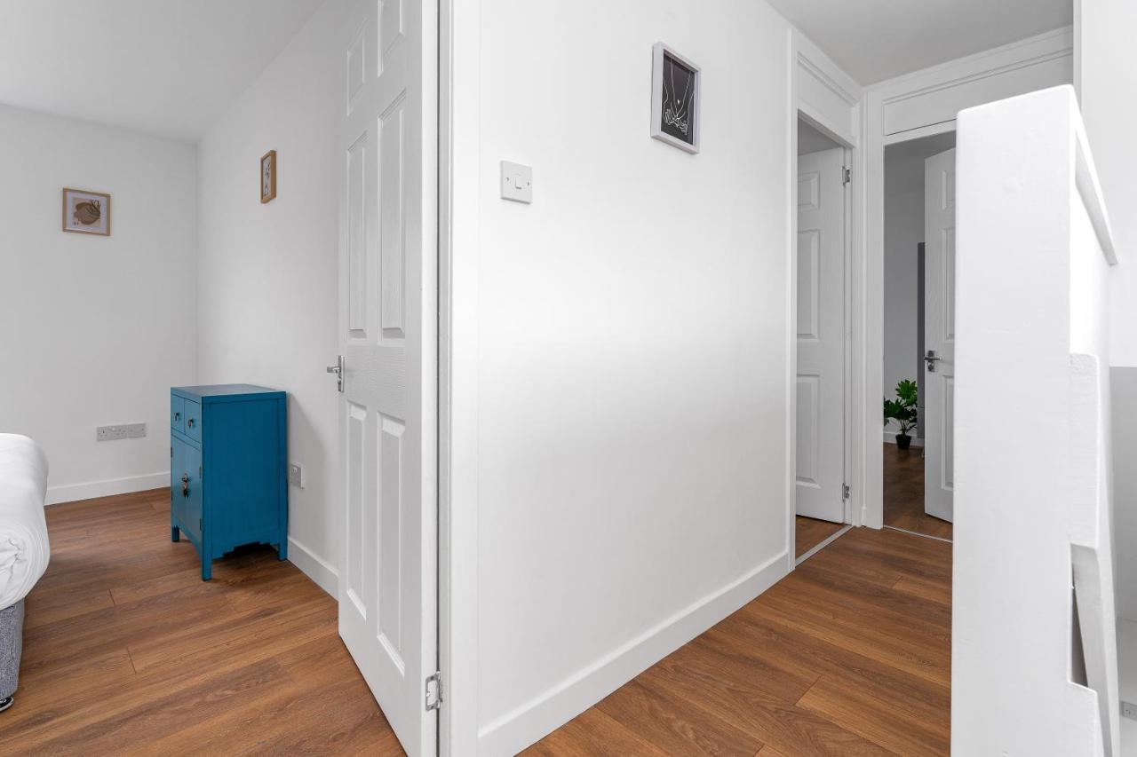 Cheerful Stays - Livingston - 4 Bedroom 3 Bath home - B&B