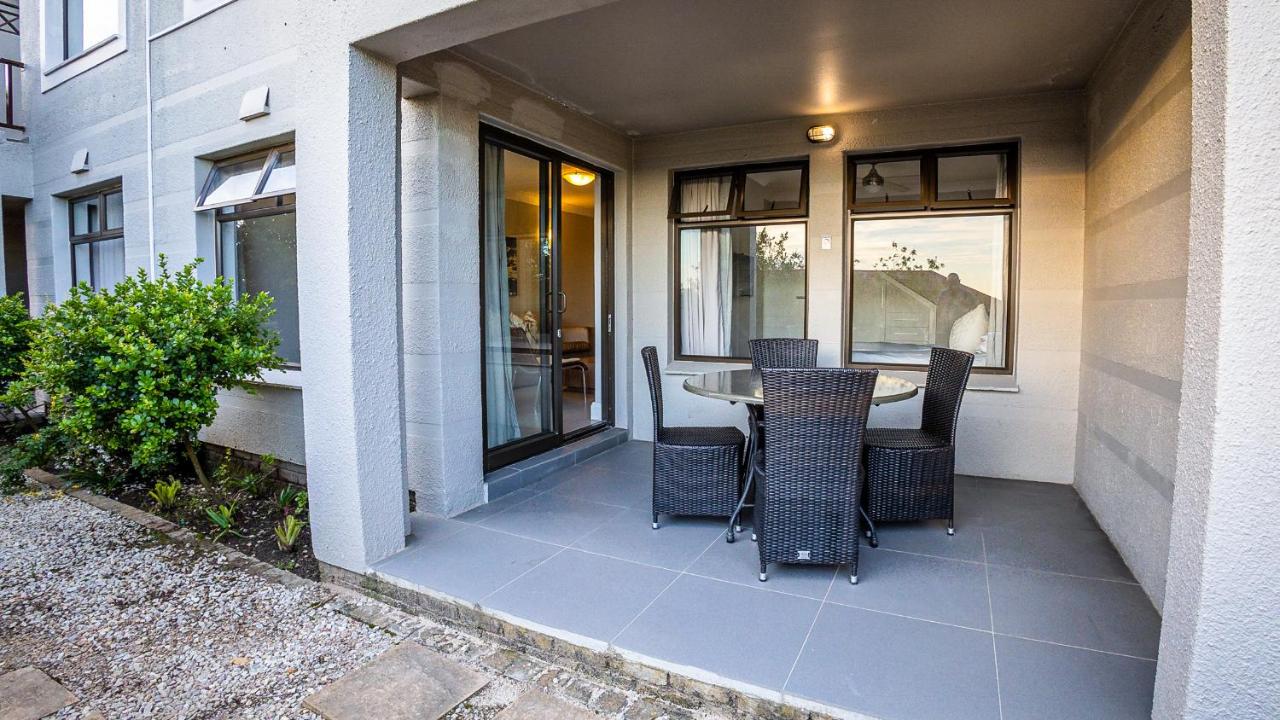 Modern self-catering apartment in a secure estate - B&B