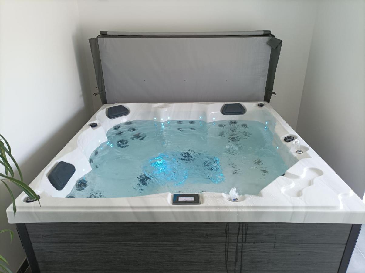 La grande baie spa privatif à 15 min du mt st Michel - B&B Pleine-Fougères