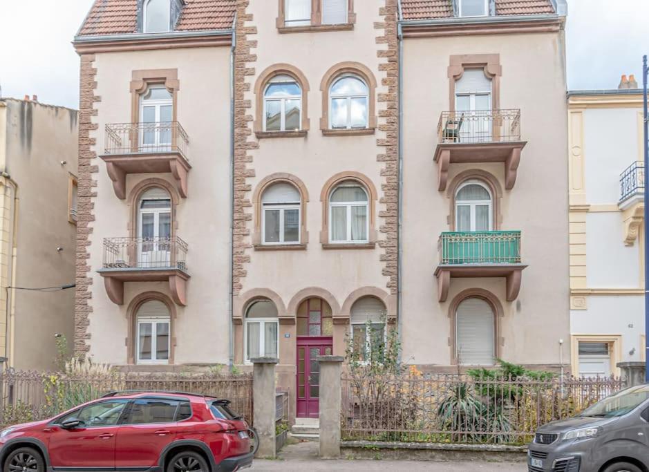 Plumeria - Grand 75m2 calme avec jardin - 2 Chambres - 4 Lits - Parking gratuit - Chambres d'hôtes Metz