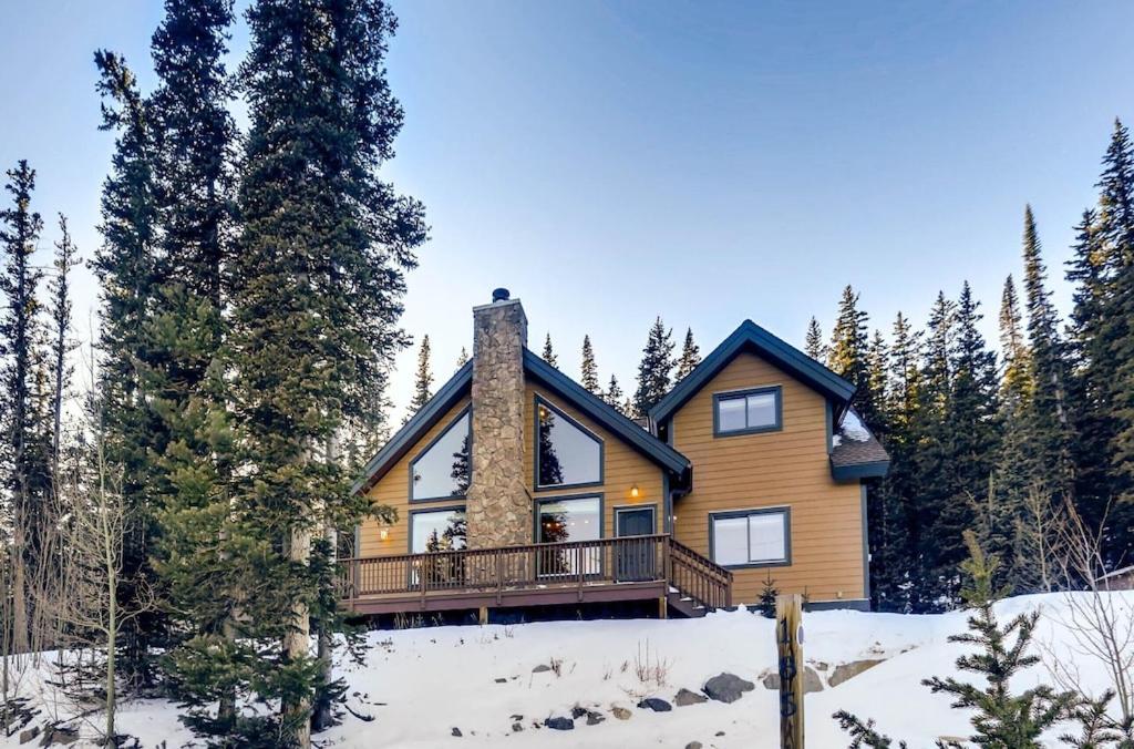 B&B Alma - Gorgeous Mountain Cabin with Expansive Glass - Willow Creek - Bed and Breakfast Alma