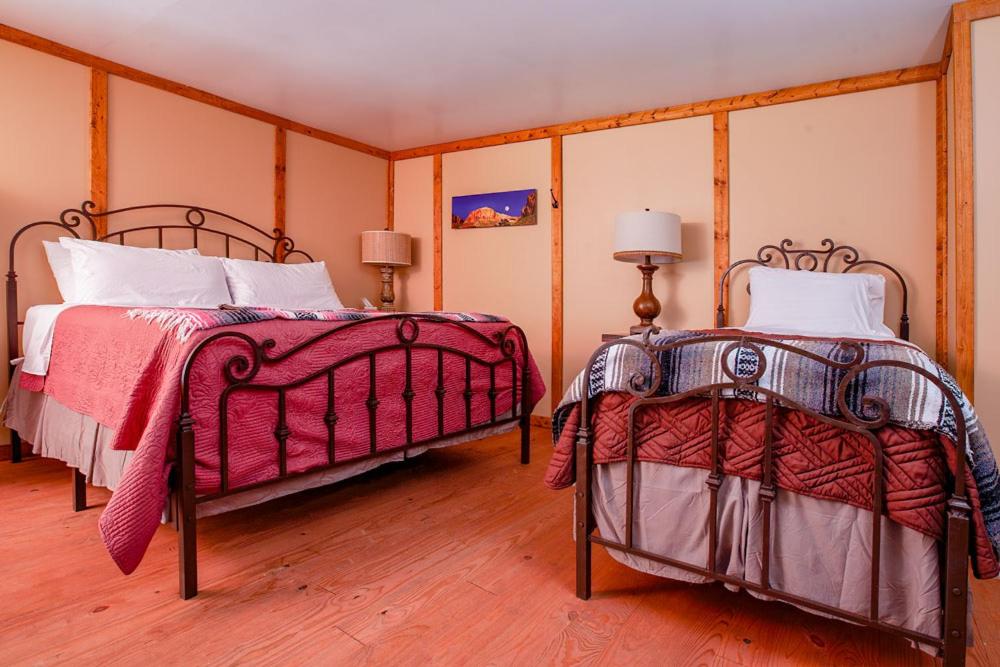 Standard Zimmer mit Kingsize-Bett