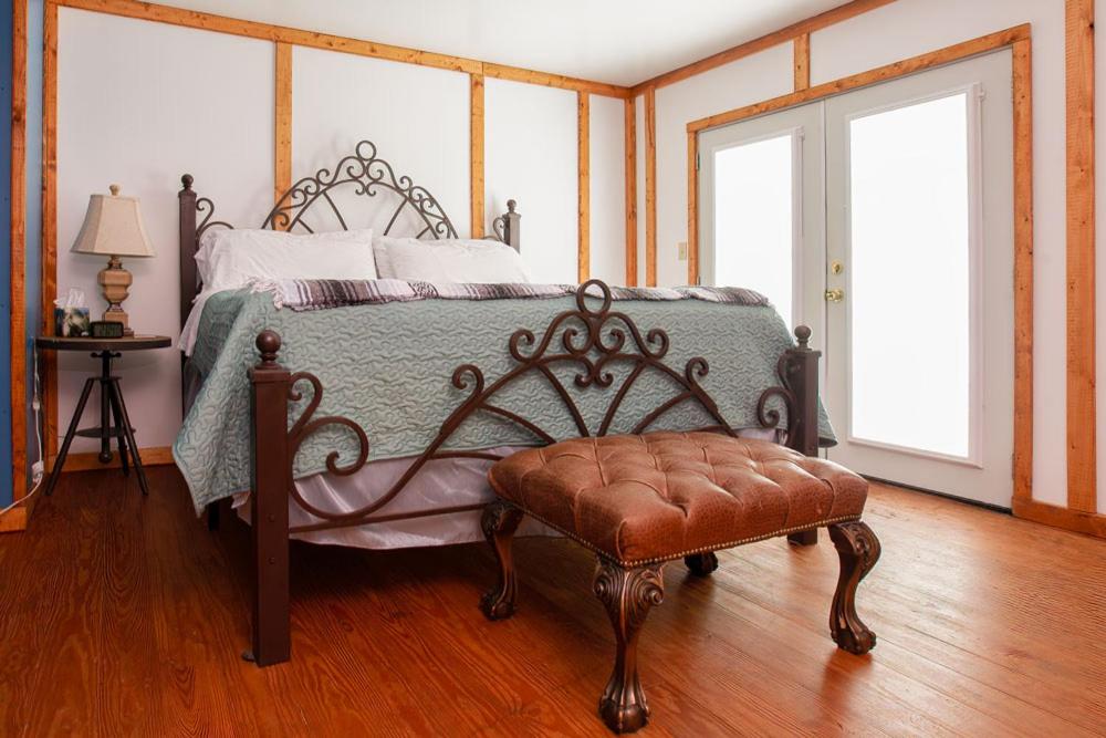 Standard Zimmer mit Kingsize-Bett