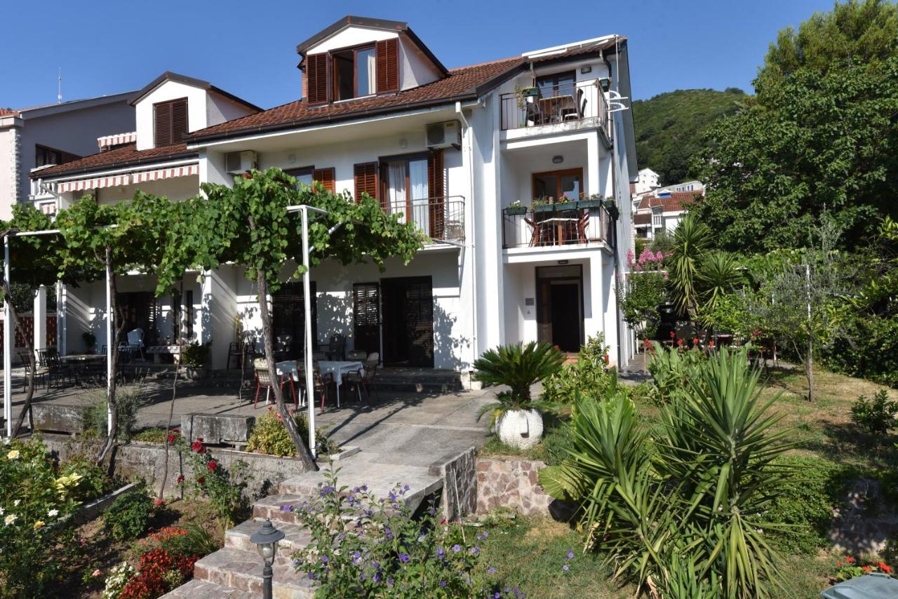 Comfort Two-Bedroom Apartment with Balcony