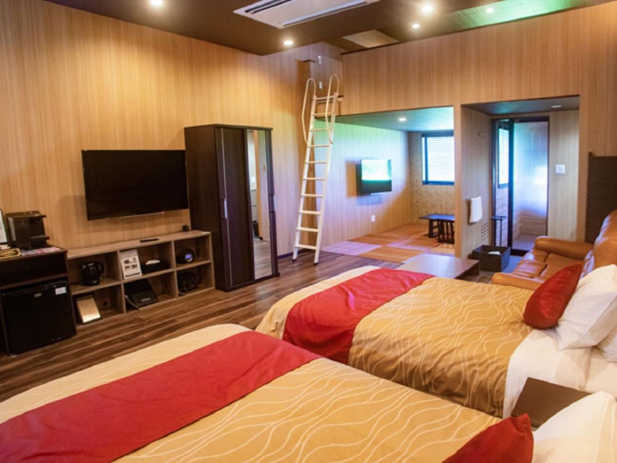 Modern Junior Suite with Tatami Area and Semi Open-Air Bath