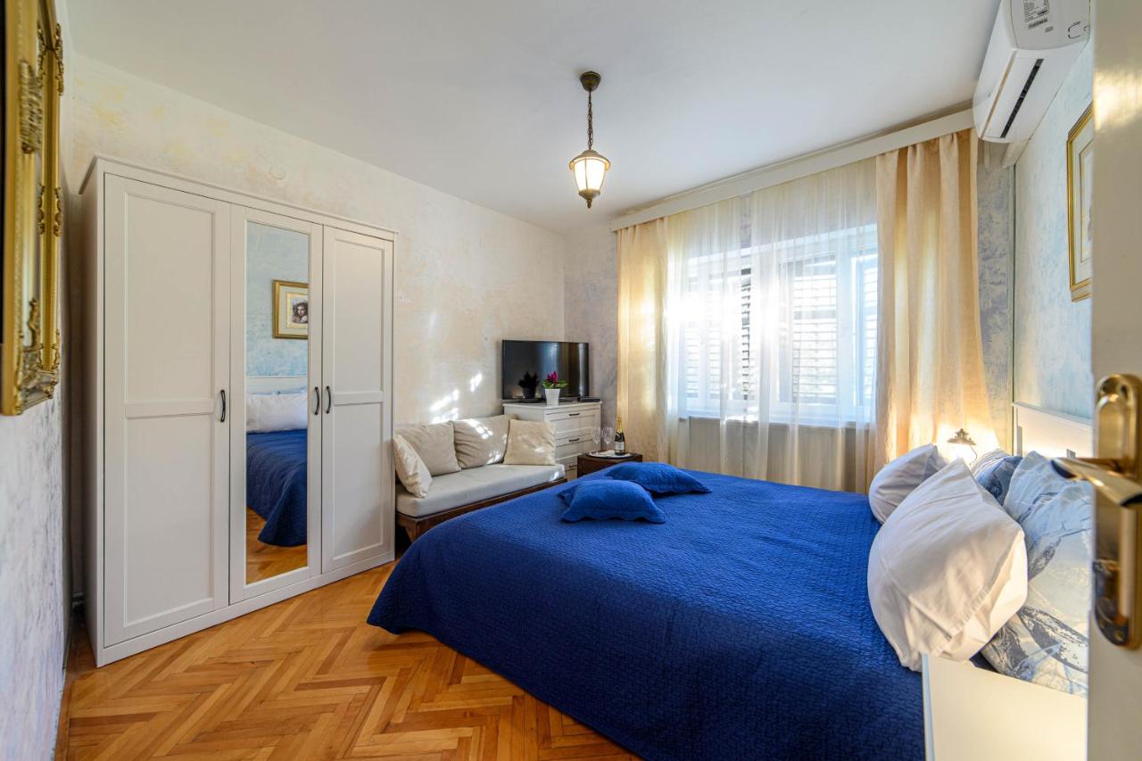 Double Room with Private Bathroom and Sea View