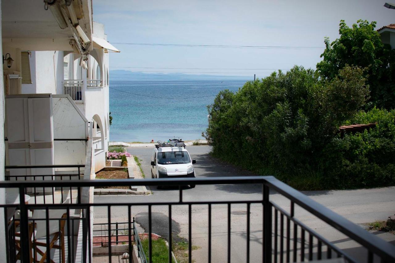 Filrose Sea View Apartment by RentalsPro - Potidaia Halkidiki - Chambres d'hôtes Néa Poteídaia
