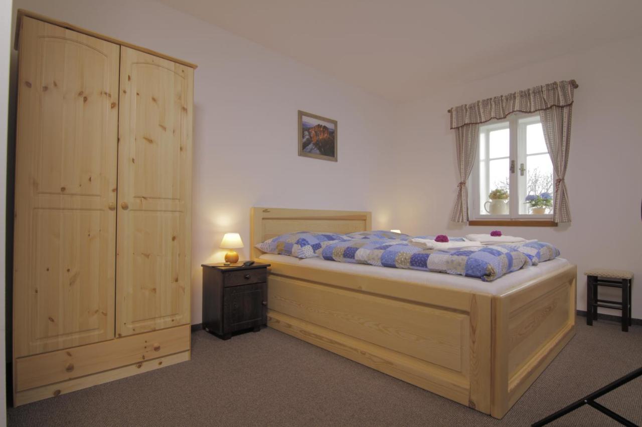Dreibettzimmer mit eigenem Bad