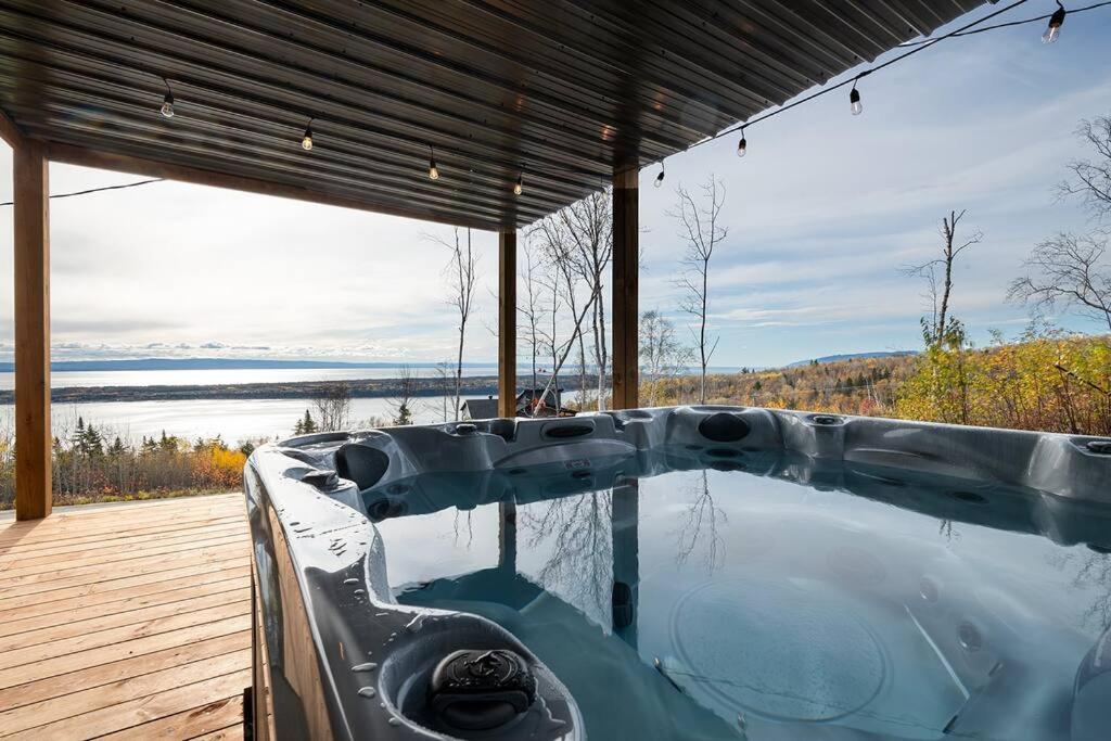 Le Charmant- Magnifique vue sur le fleuve et spa - B&B
