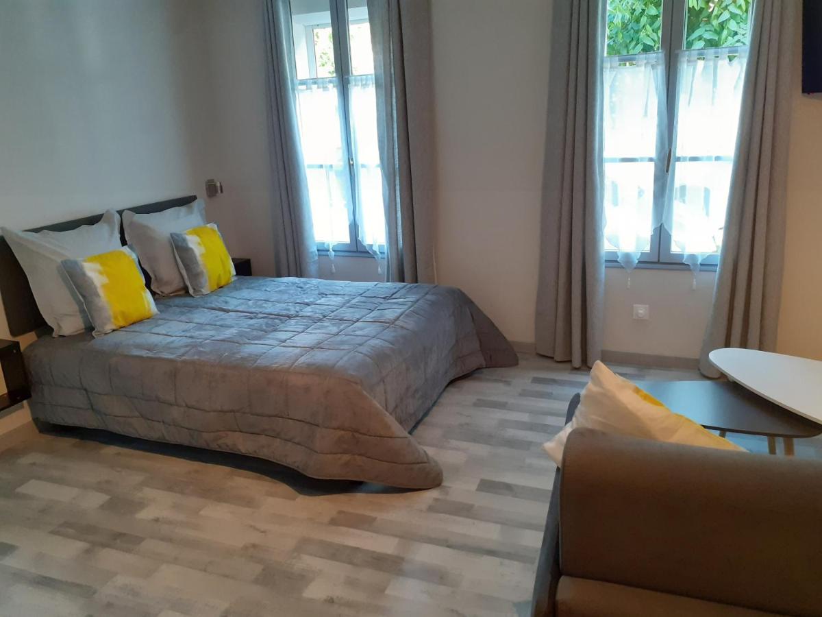 Studio with Sofa Bed