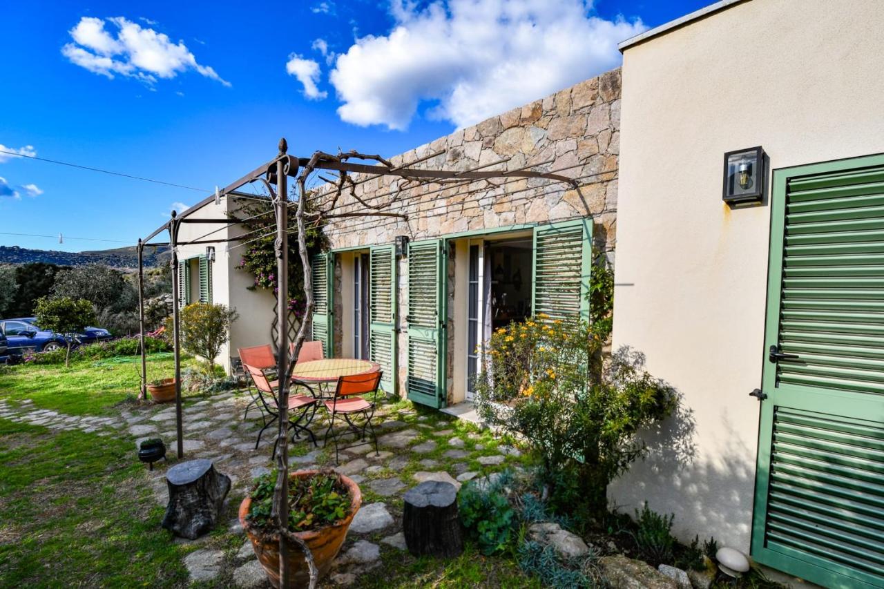 Villa Anna location de vacances au Calme en Corse à proximité de Calvi - Chambres d’hôtes