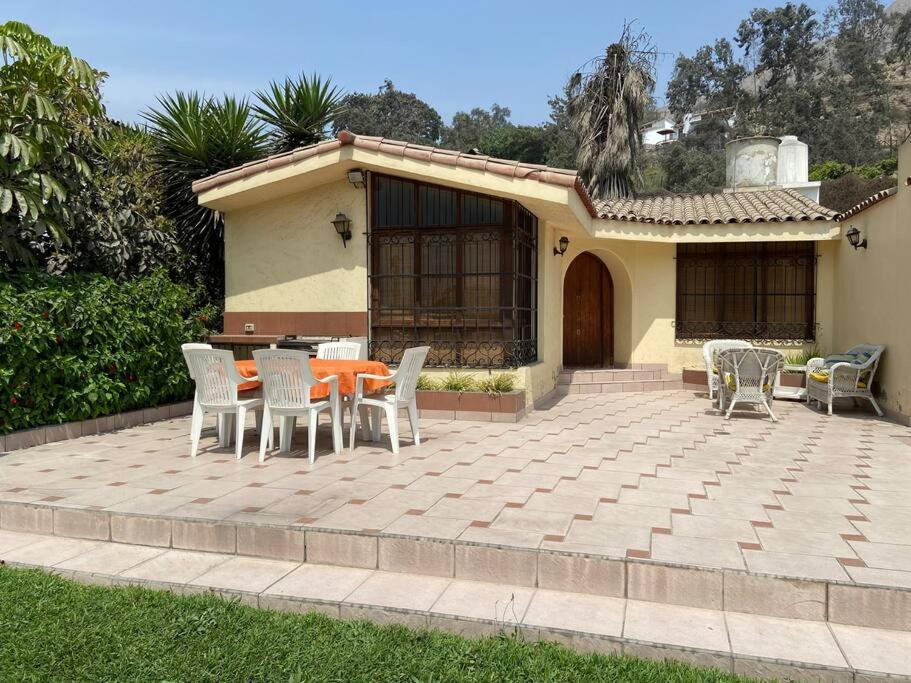 Acogedora casa de campo en La Cantuta, Chosica - B&B Lima