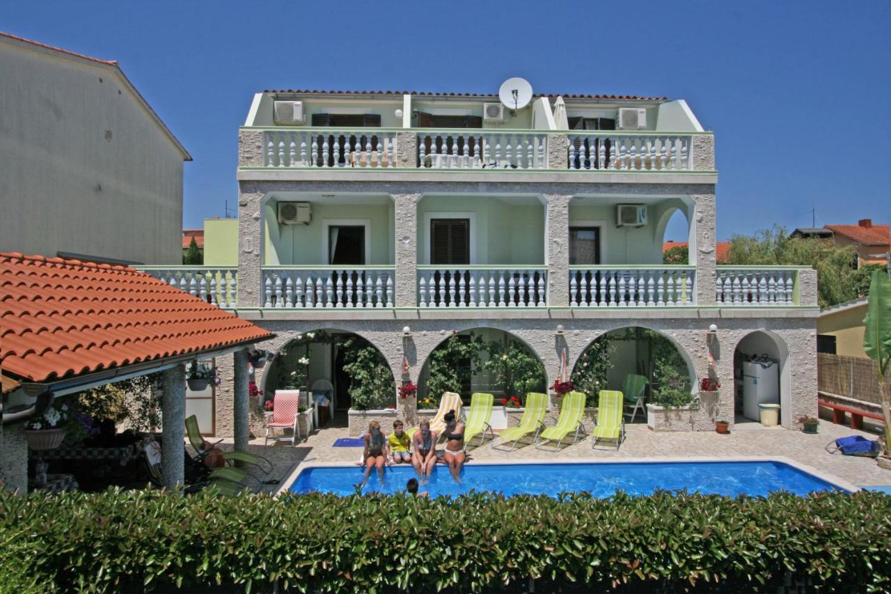 Apartments & Rooms Lo & Mar - B&B