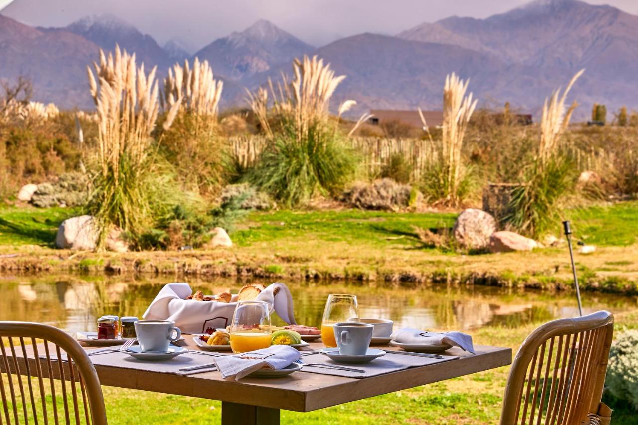 Camera Matrimoniale con Vista Giardino