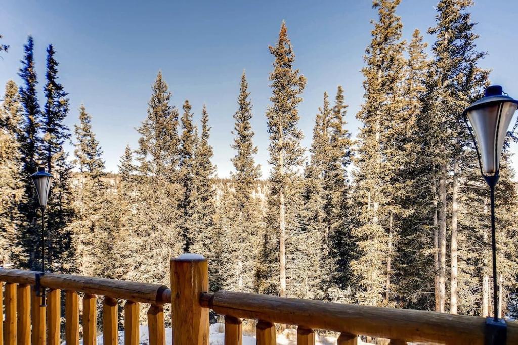 Private Luxury Mountain Retreat with a Private Hot Tub Surrounded by Wildlife - Moose Haven - Chambres d'hôtes Fairplay