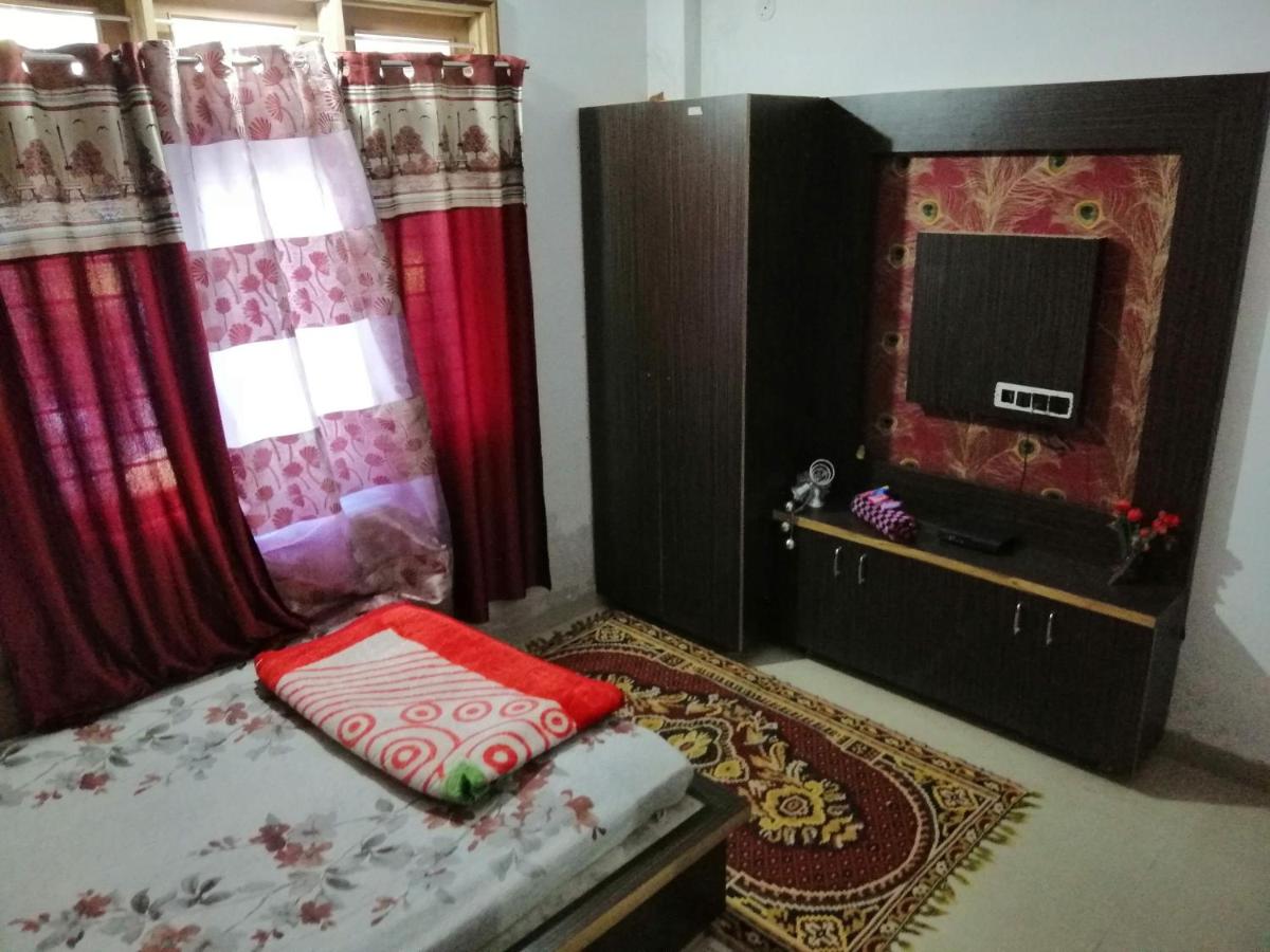 Deluxe Room (2 Adults + 1 Child)