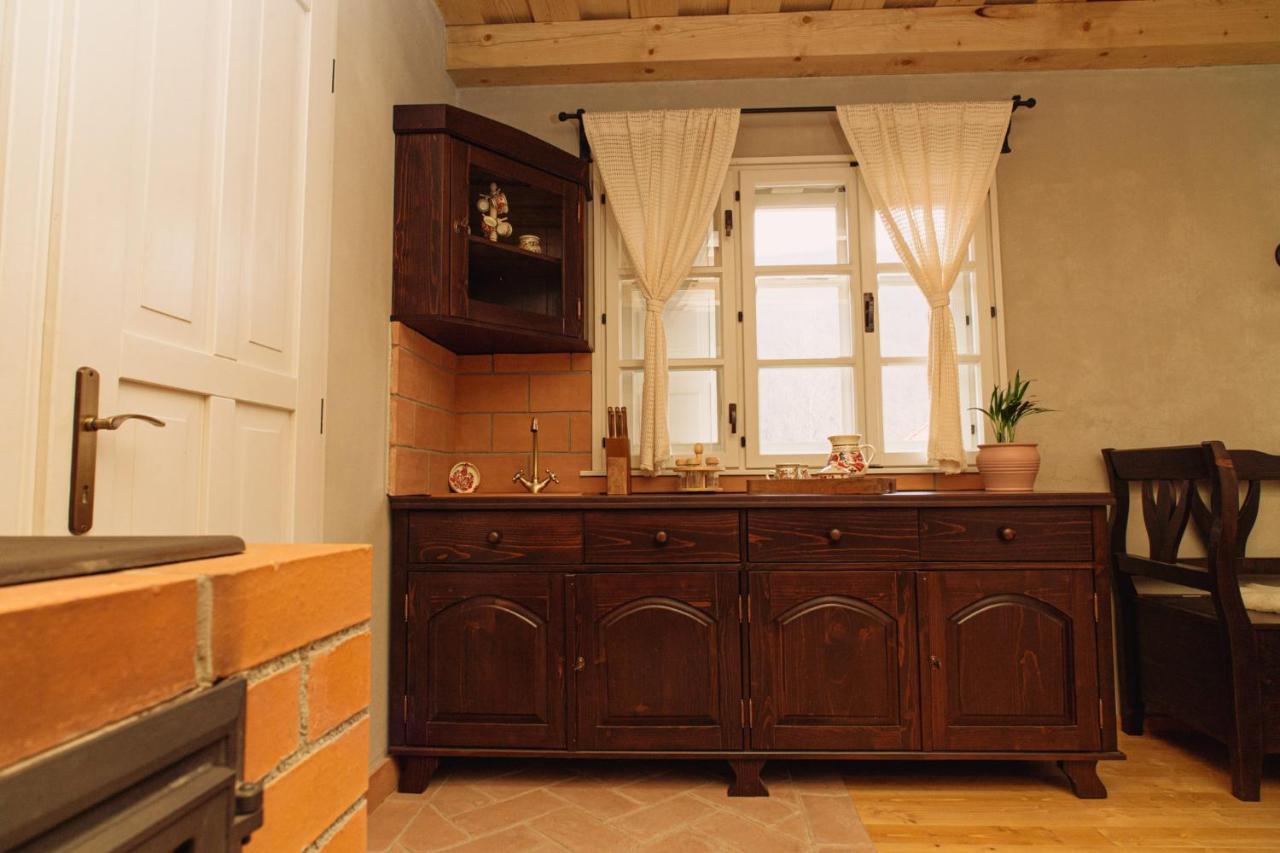 Habitación con cama extragrande.