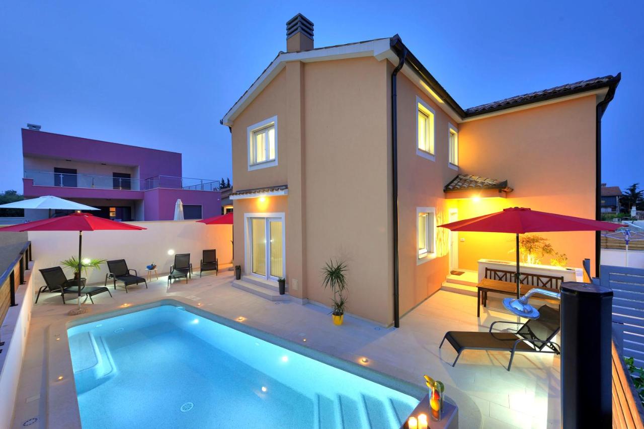 B&B Pula - Villa with private pool in village Jadreški - Bed and Breakfast Pula