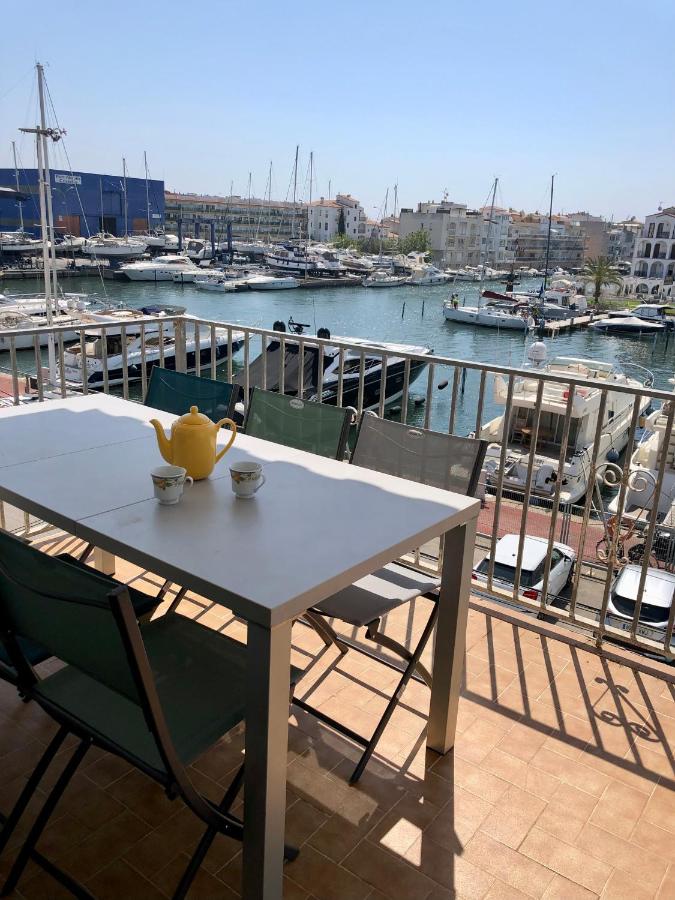 Appartement 80 m2,Port Rhodes D-2 chambres, terrasse panoramique, vue sur le canal principal d’Empuriabrava - B&B Empuriabrava