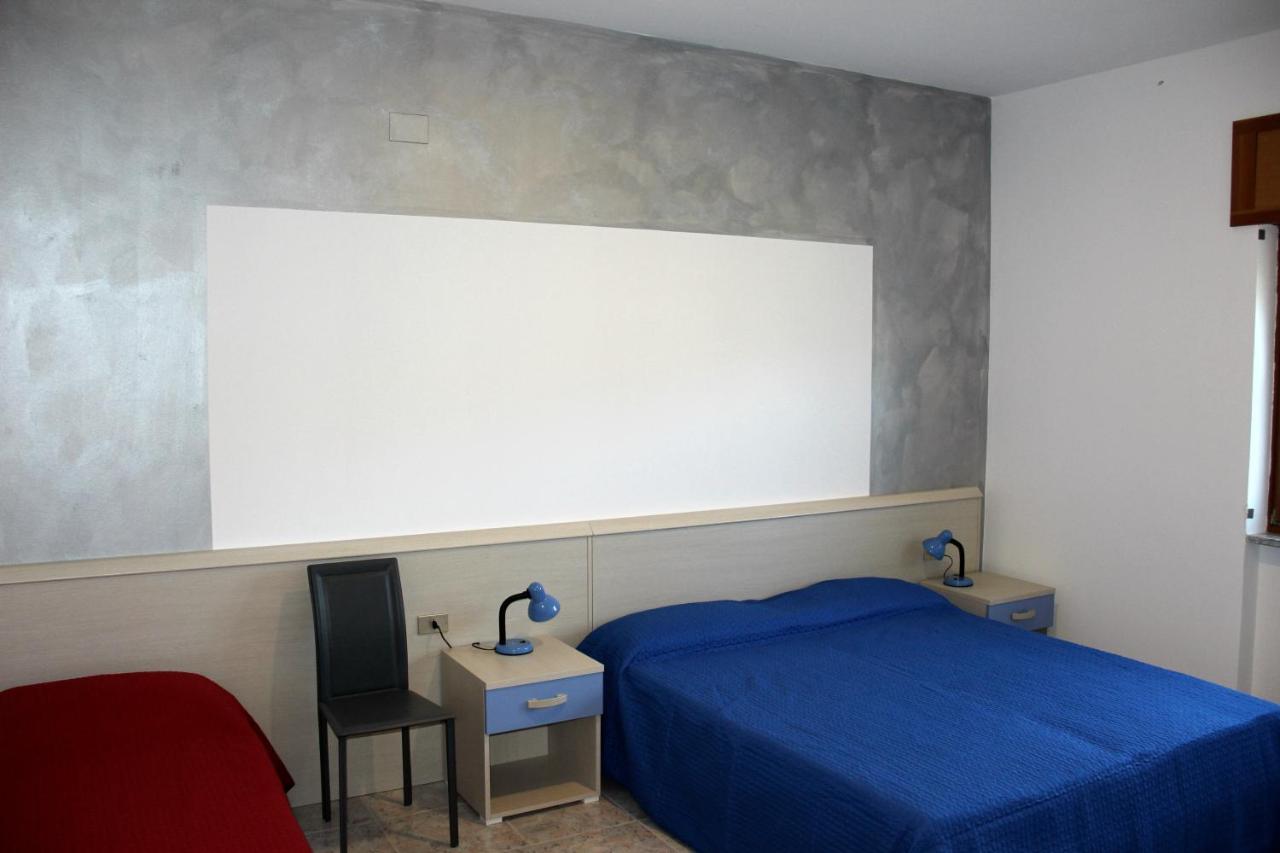 Basic Triple Room with Shared Bathroom