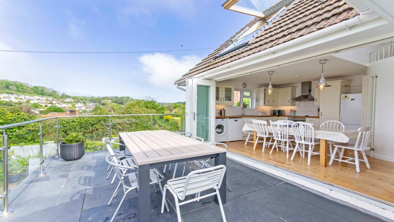 Rooftops Braunton, Stylish Beach House - Fantastic Views - Hot Tub hire - Sleeps 8 - Chambres d’hôtes