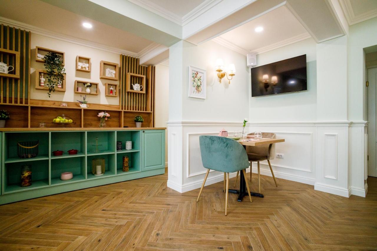 Pensiunea Casa Sturza - Bed and Breakfast Bacău