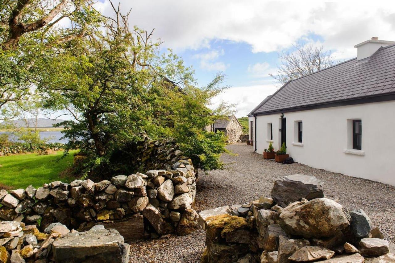B&B Clifden - Leap Year Cottage by Lake Beaghcauneen in Clifden - Bed and Breakfast Clifden