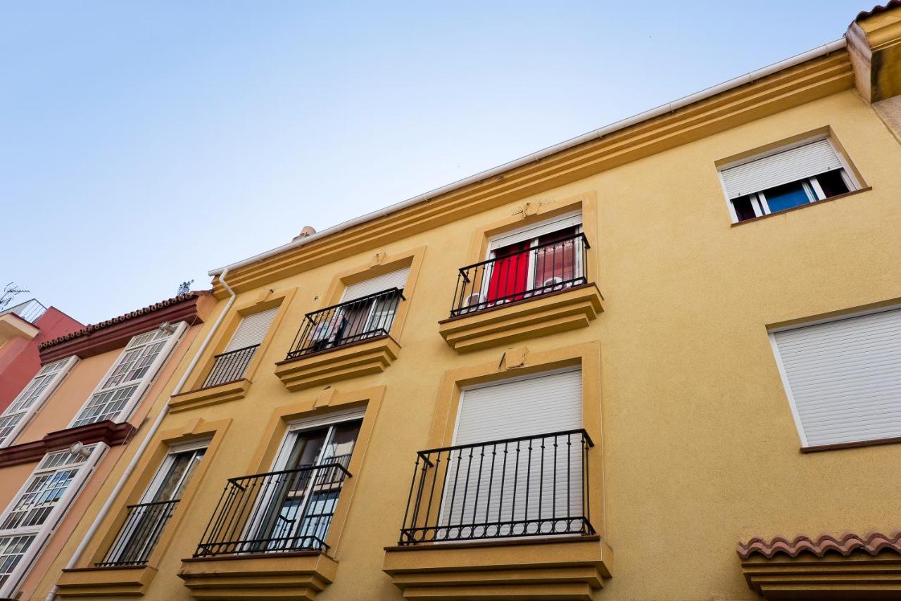 Relaxing Beach Apartment in Fuengirola Parking - B&B