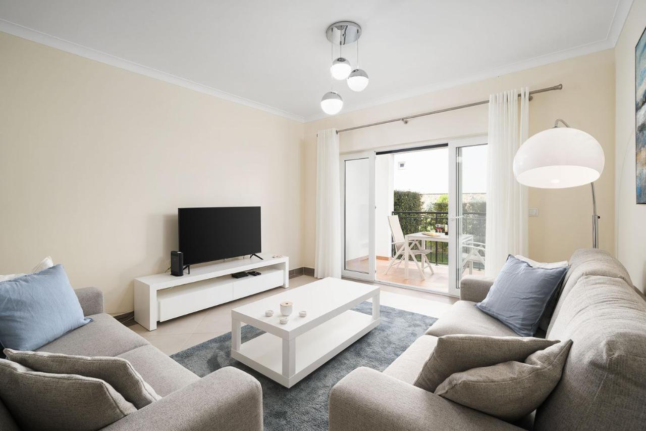 Modern and Spacious Holiday Apartment, Cabanas - B&B