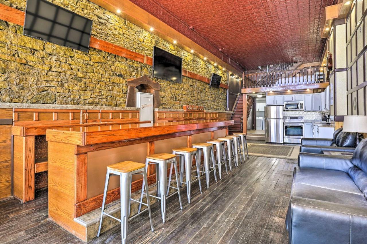 Walk to River Unique Studio in Renovated Bar! - B&B