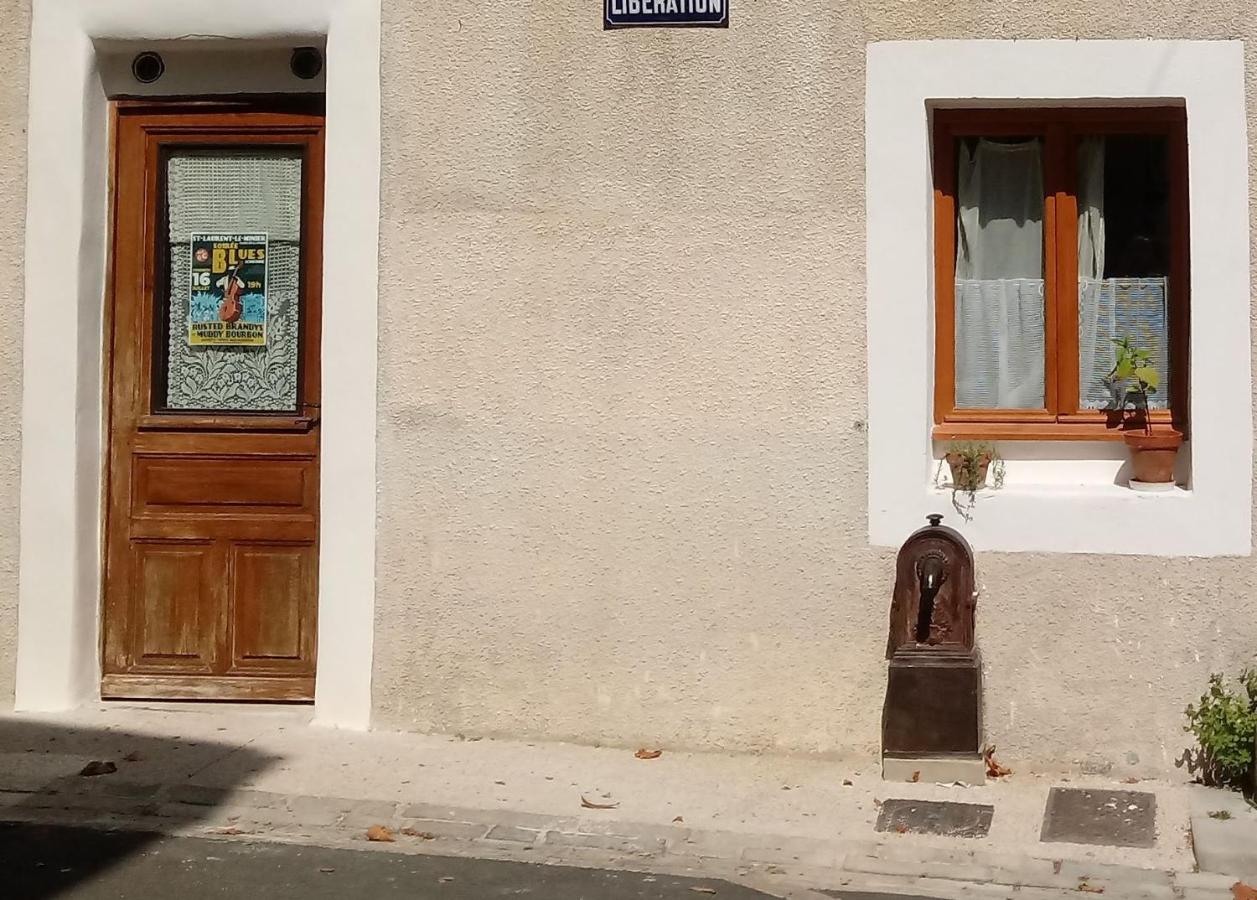 Charmant Studio dans l’Ancienne Mairie - B&B Saint-Laurent-le-Minier