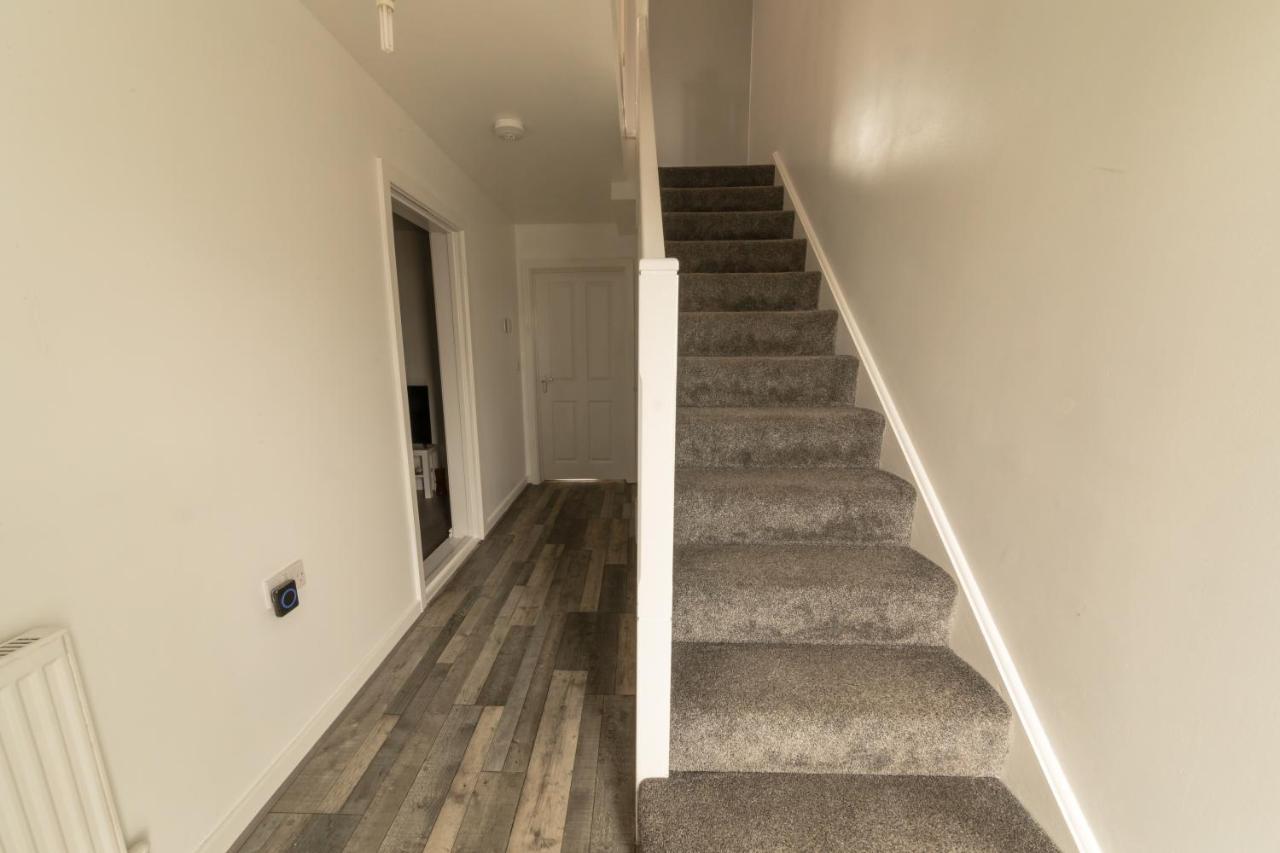 Contractor-Ready House - Bright, Spacious, and Free WiFi Included! - B&B Luton