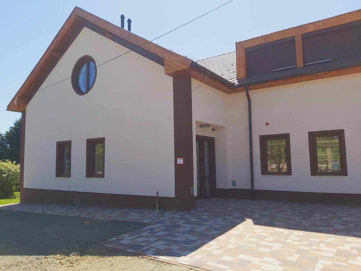 Kálmán Kertje Panzió és Rendezvényház - Chambres d’hôtes