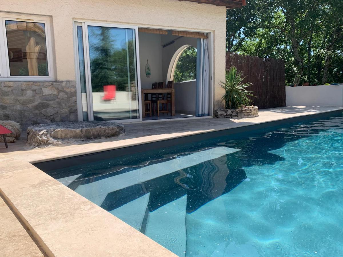 Gîte avec piscine privée au coeur d'une forêt de chênes proche de Vallon Pont d'Arc - Bed and Breakfast Saint-Alban-Auriolles