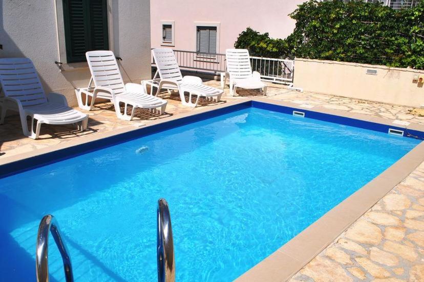 B&B Supetar - Appartamento Daisy con vista mare e piscina - Bed and Breakfast Supetar